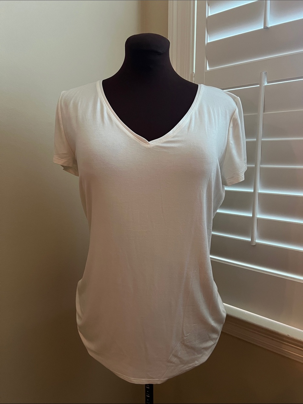 Women's White House Black Marker SS Ultra Luxe Tee V-Neck Short Sleeve Tee